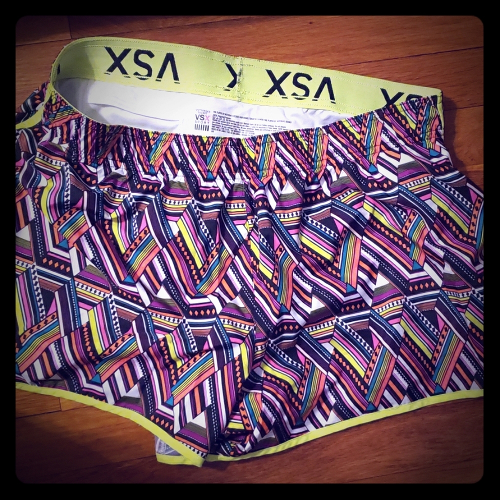 The player by victoria secret run short